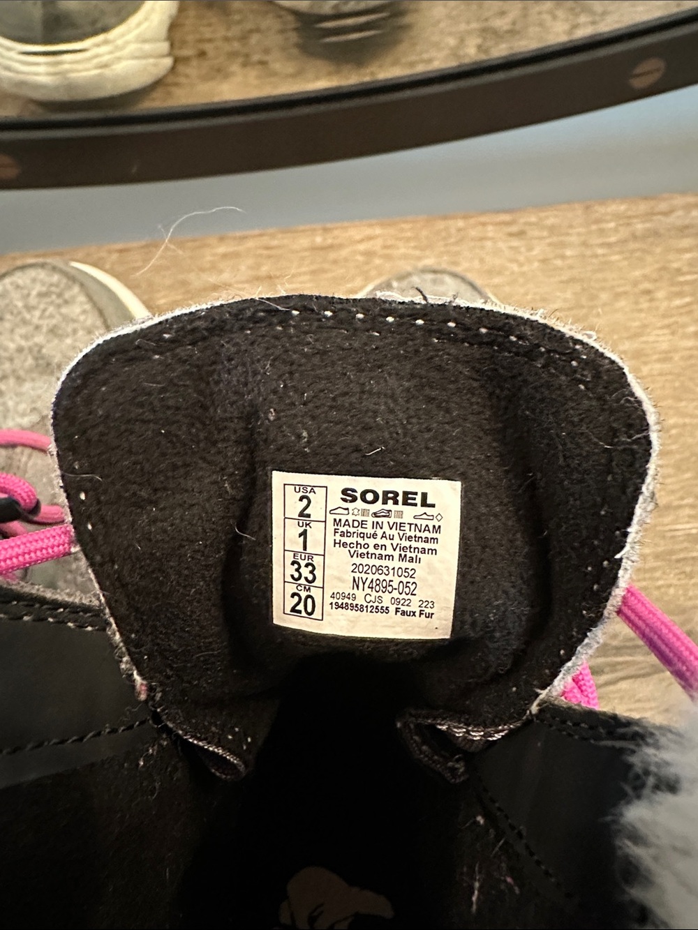 Sorel Kid’s Explorer boots size 2 - Picture 3 of 5